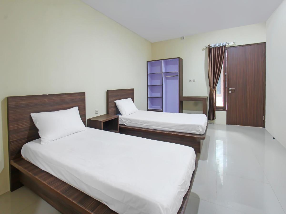 Oyo 92237 Dj Home Mataram Exterior photo